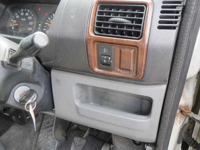 0504881A30260801W00406.jpg