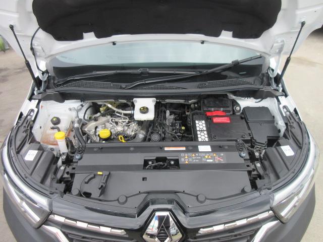 0561088A30260706W00216.jpg