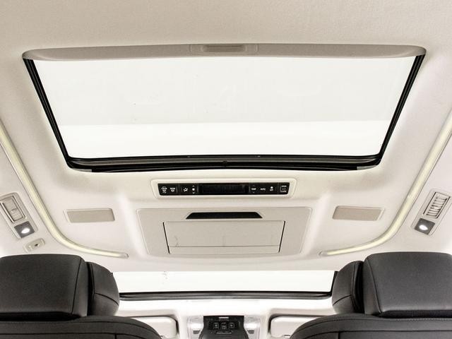 0540549A30260918W01106.jpg
