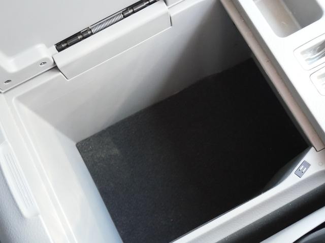 0303693A30260809W00112.jpg