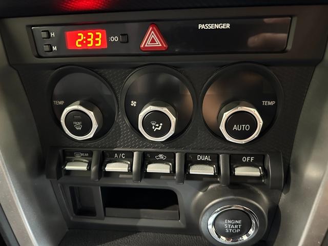 0509824A30260905W00105.jpg