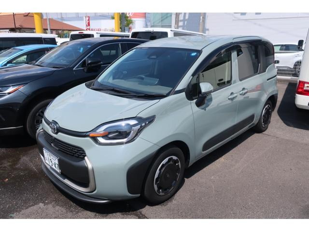 2024 Toyota Sienta, photo 1 of 1