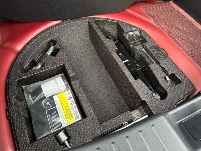 0560656A30260902W00217.jpg