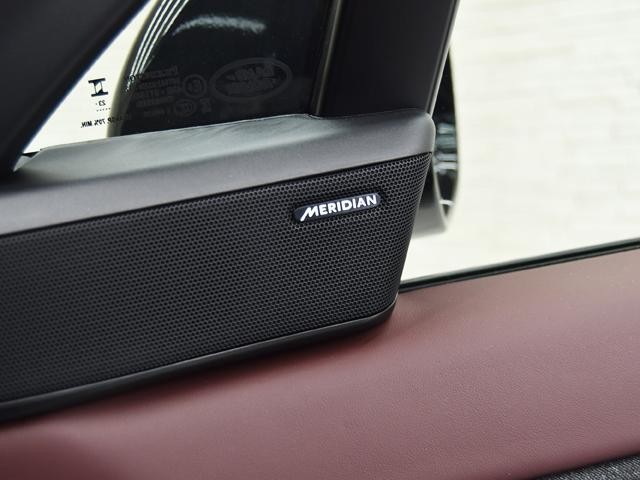 9200363A30260906W00615.jpg