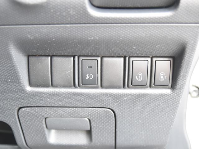 0504219A30260807W00111.jpg