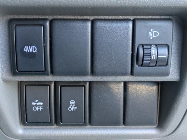 0300156A30260703W00114.jpg