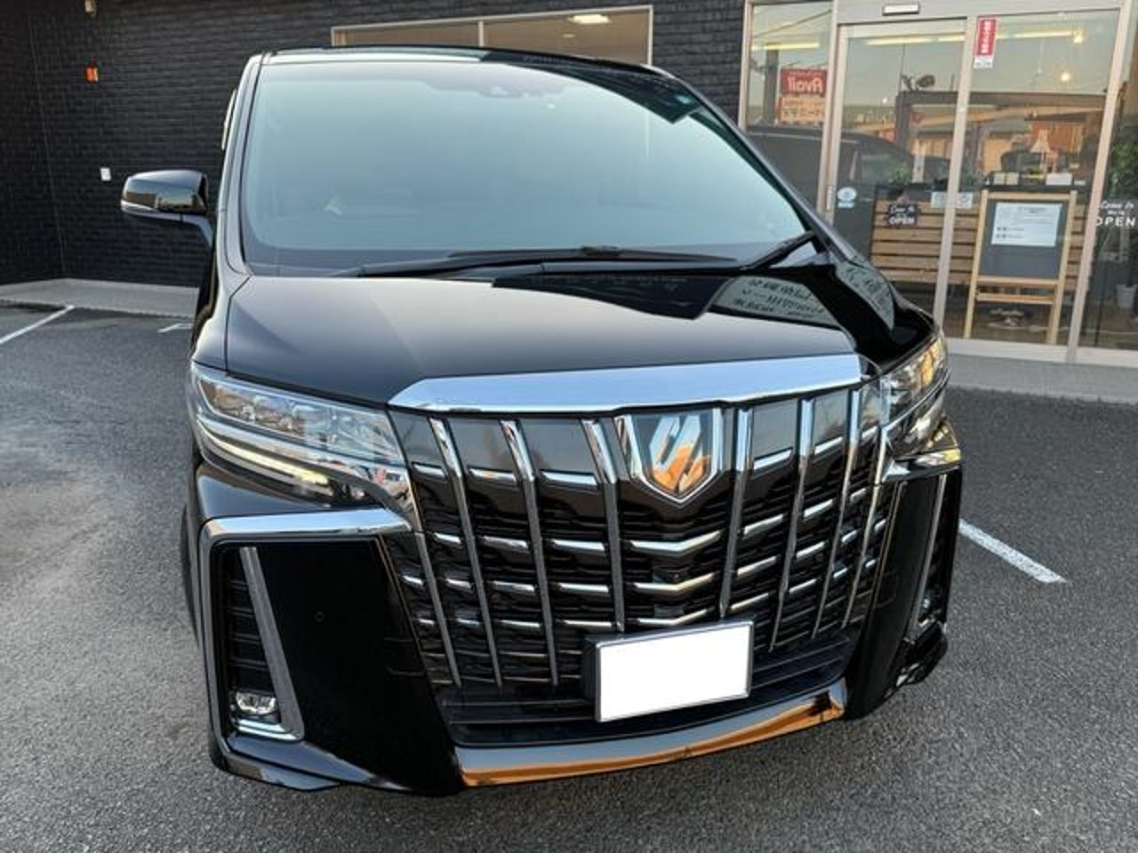 2021 Toyota Alphard, photo 1 of 1