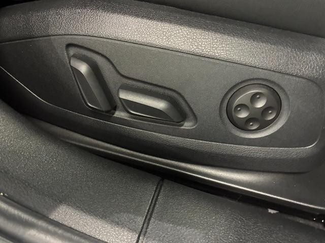 9570894A30260908W00202.jpg