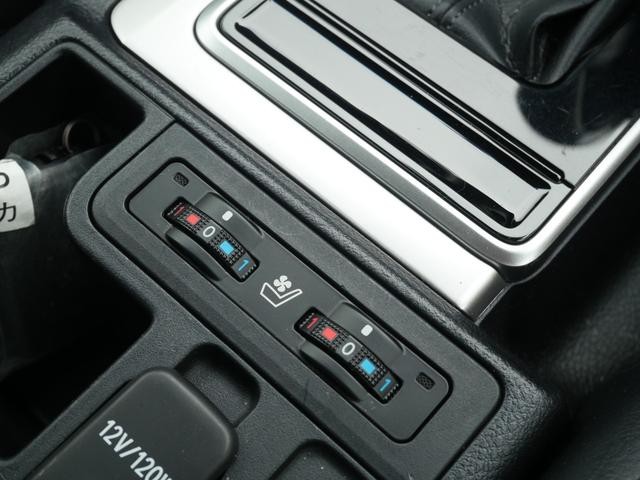 0303693A30260920W00413.jpg