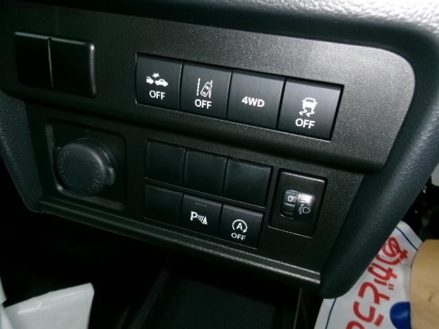 0205200A30260926W00203.jpg
