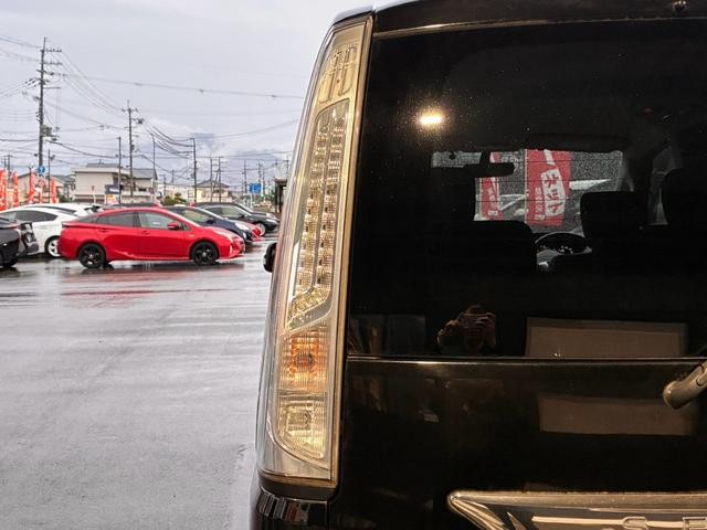 0701226A30261005W00118.jpg
