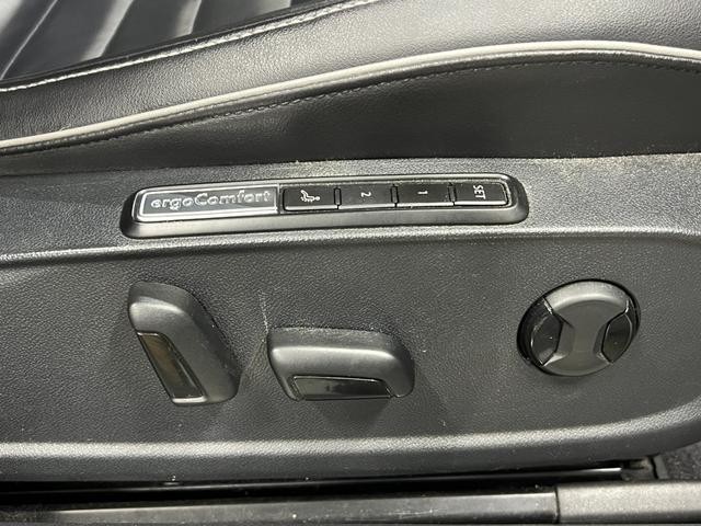 0505027A30261012W01814.jpg