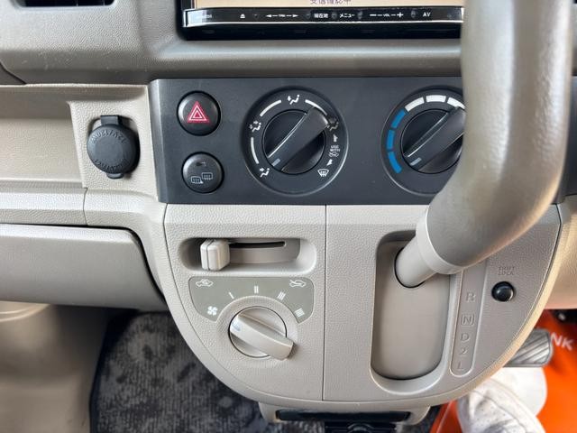 0710159A30260426W00217.jpg