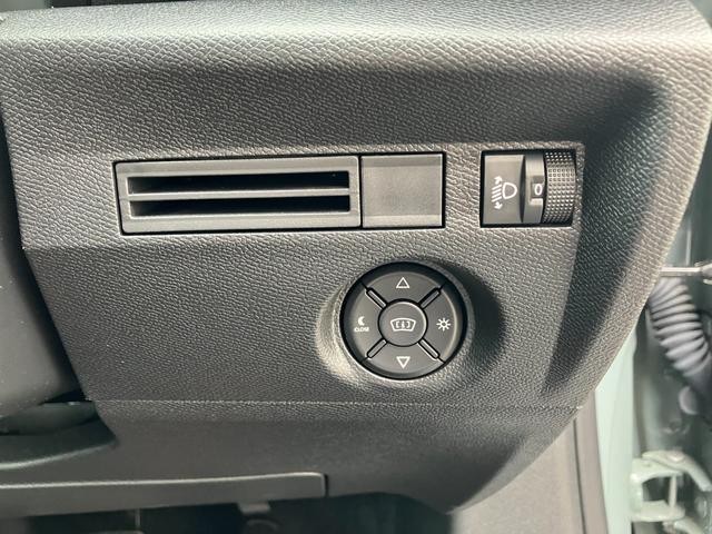 0403640A30260720W00613.jpg