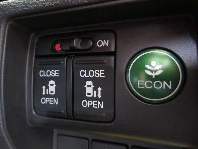 0540315A30251012W00212.jpg
