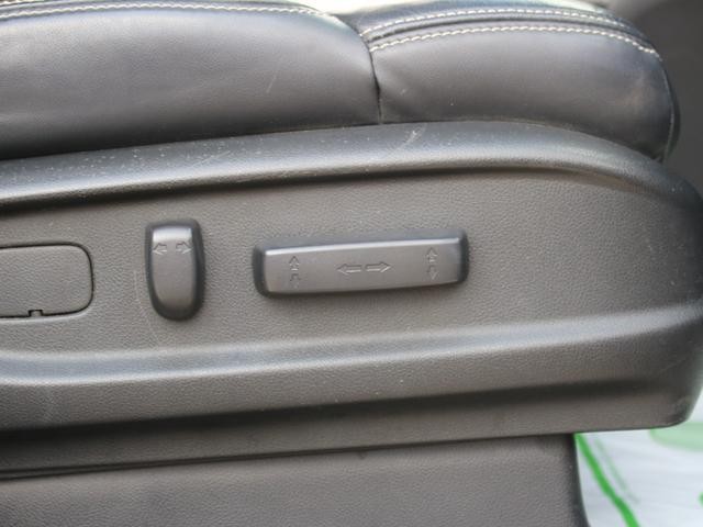 0520046A30260819W00611.jpg