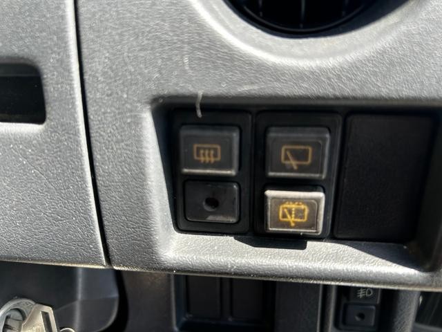 0500312A30260511W00215.jpg