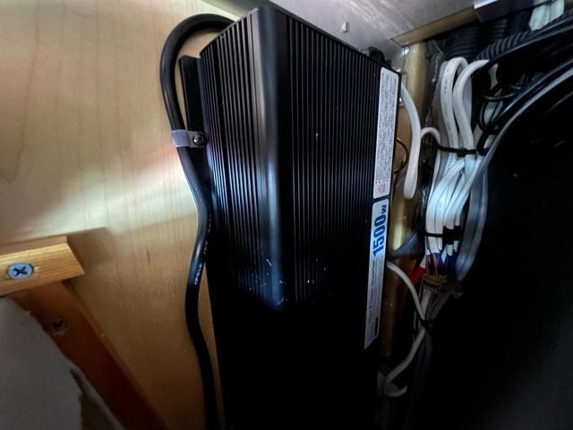 0704375A30260606W00118.jpg