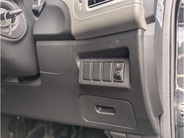 1101968A30261012W00615.jpg