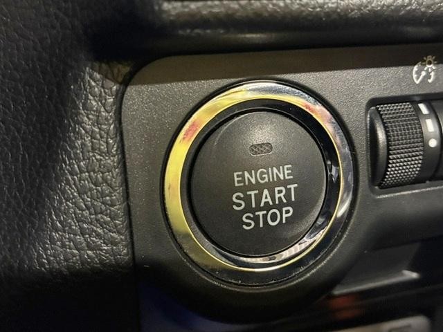 0560069A30261011W00105.jpg