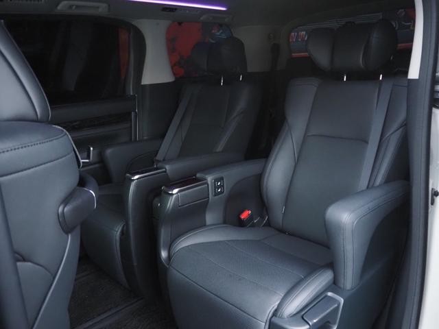 1002430A30260927W00207.jpg