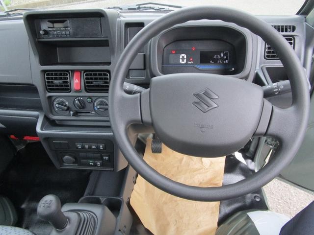 0550837A30260709W00101.jpg