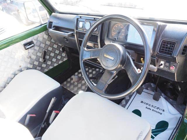 0904095A30261011W00218.jpg