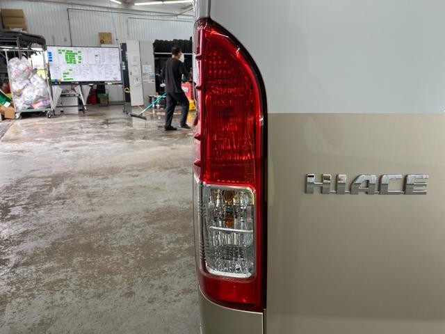 1201097A30260909W00119.jpg