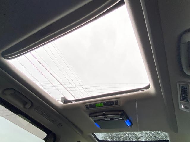 0208844A30260827W00103.jpg