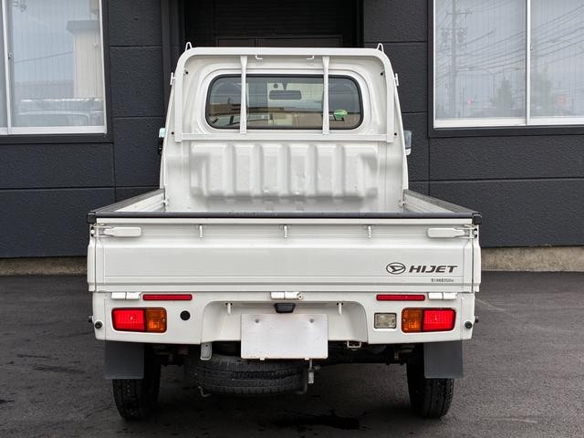 0208852A30260606W00203.jpg