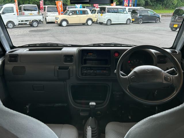 1001900A30260627W00101.jpg