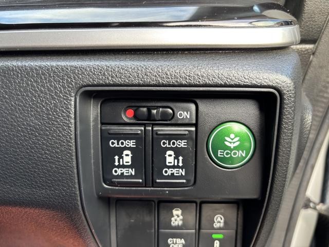 0520020A30261016W00114.jpg