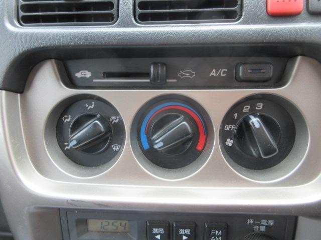 0900731A30260822W00115.jpg
