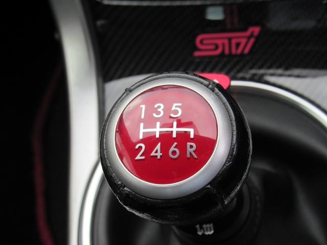 0560435A30260503W00118.jpg
