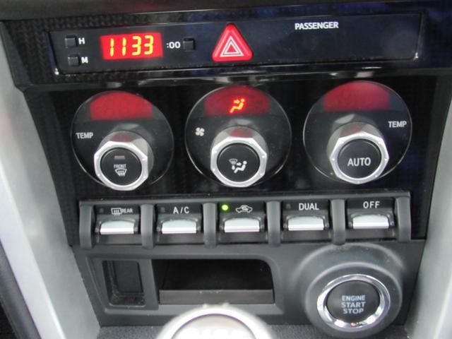 0560435A30260906W00117.jpg