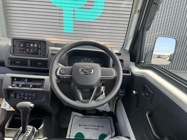 1002837A30260520W01102.jpg