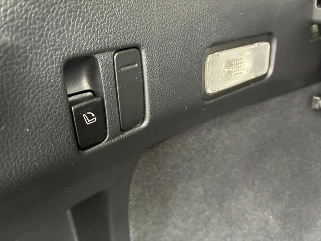 0560656A30261002W00617.jpg