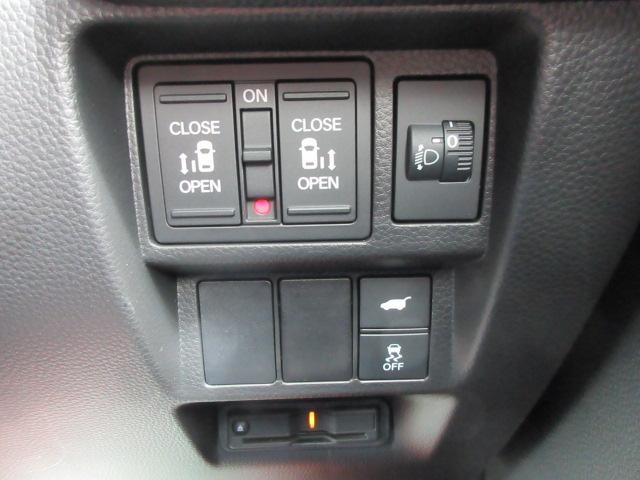 0561088A30260917W00307.jpg