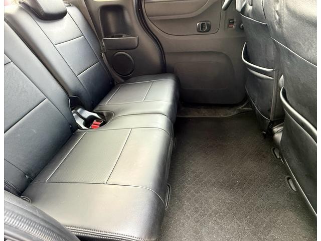 0904305A30260807W00211.jpg