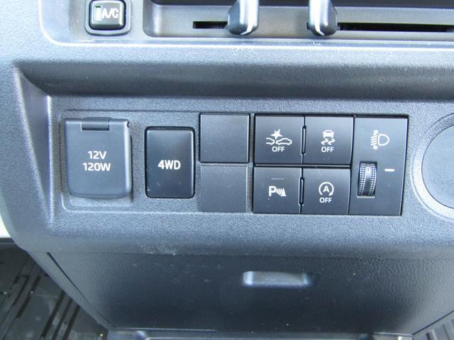 0903304A30260623W00717.jpg