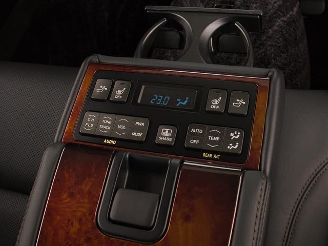 0560520A30261005W00615.jpg
