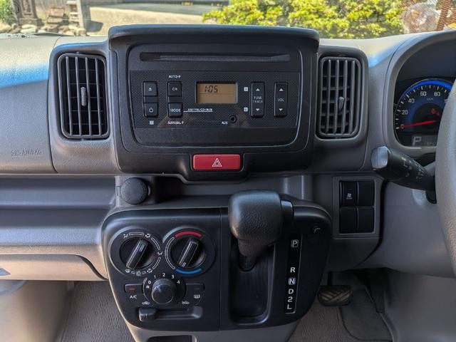 0530195A30260709W00214.jpg