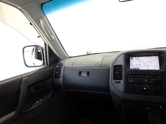 0551070A30261009W00115.jpg
