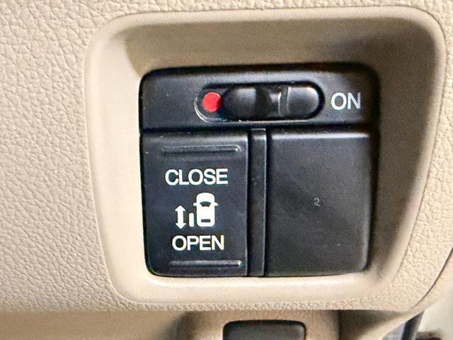 0520259A30260705W00219.jpg
