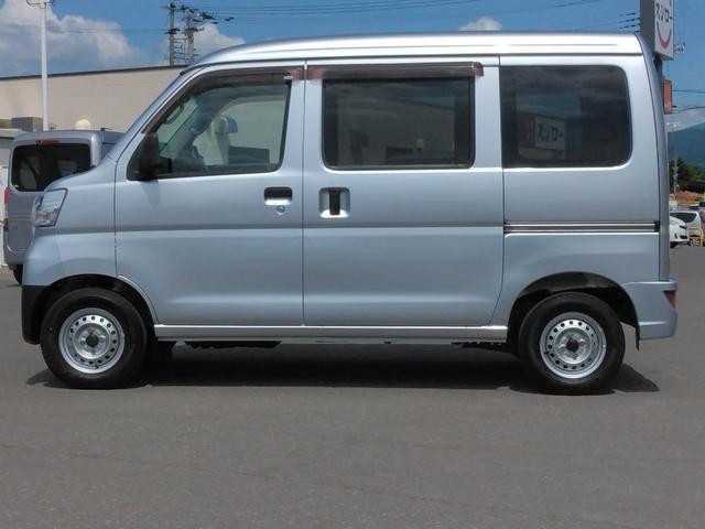 0940076A30260620W00215.jpg