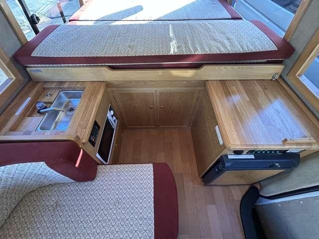 0704375A30261004W00111.jpg