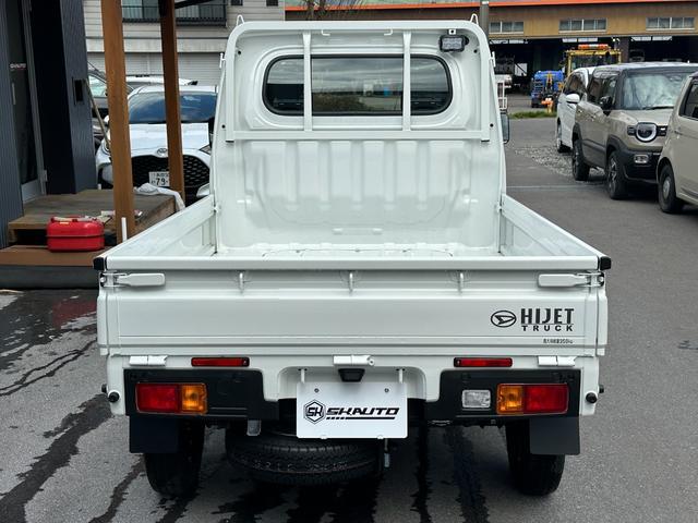 1201275A30260608W00303.jpg