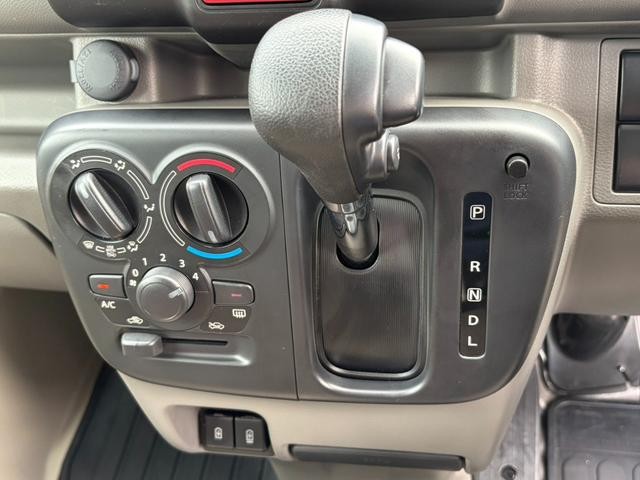 0509818A30260926W00109.jpg
