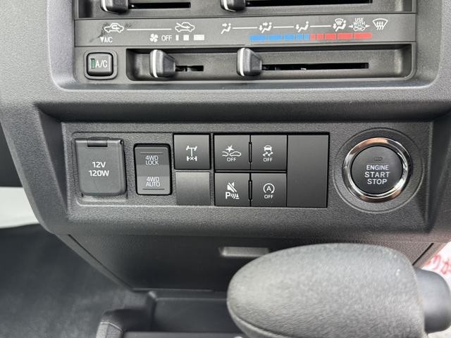 2500827A30261003W00113.jpg