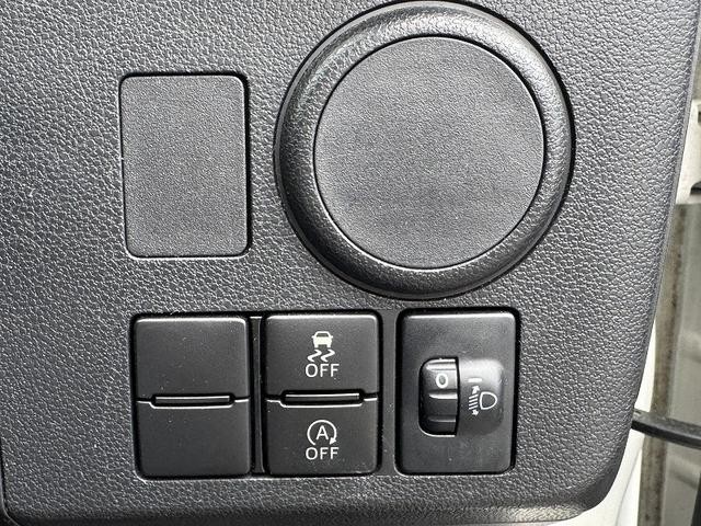 0551475A20260829K00215.jpg